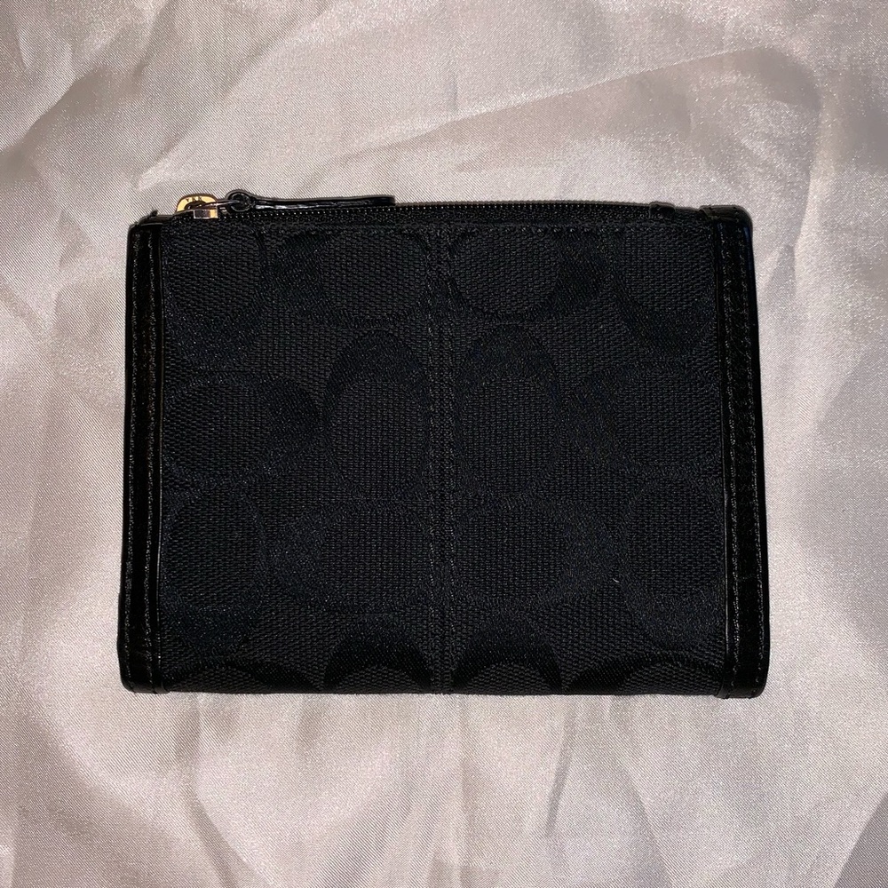 Signature Coach Wallet ✨ - Picture 2 of 5